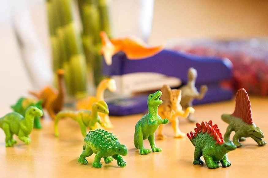 Tube of 12 Dinosaur Animal Figurines Montessori Language Learning Figurines by Safari Ltd Toob Range Dinosaur toys Dinosaur and Dragon Theme 3yrs+