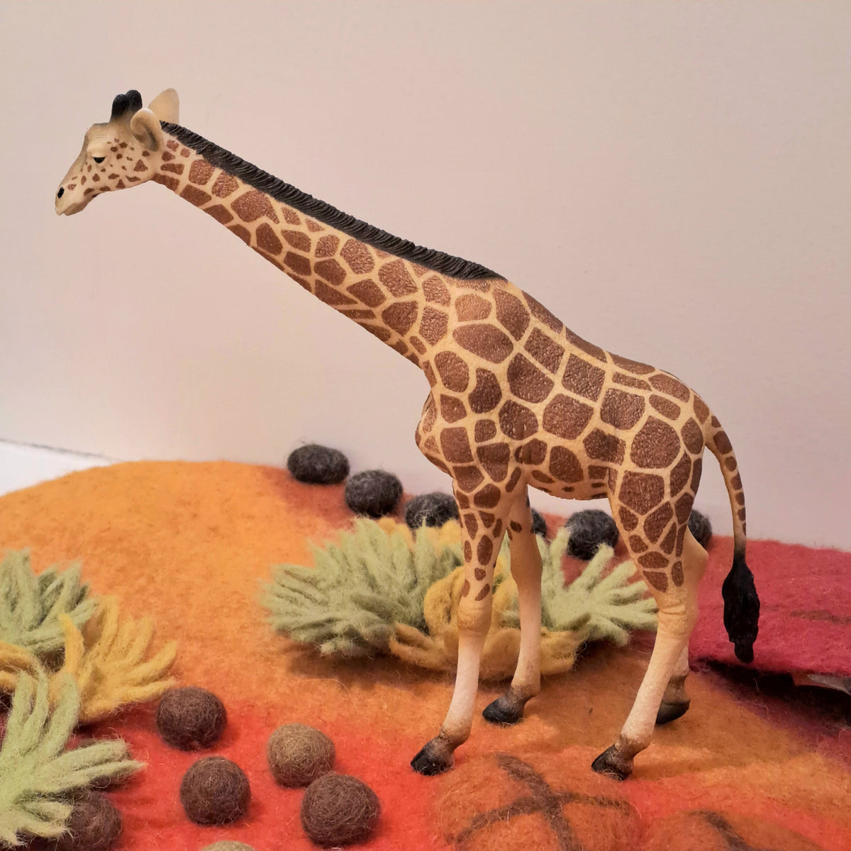 Reticulated Giraffe by CollectA Safari Collection Animal Figurines 3yrs+