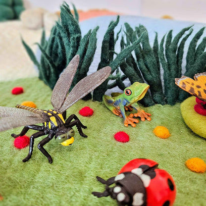 Insects Figurine Collection 7pc Gift Box Set by CollectA Animal Figurines Clearance 3yrs+