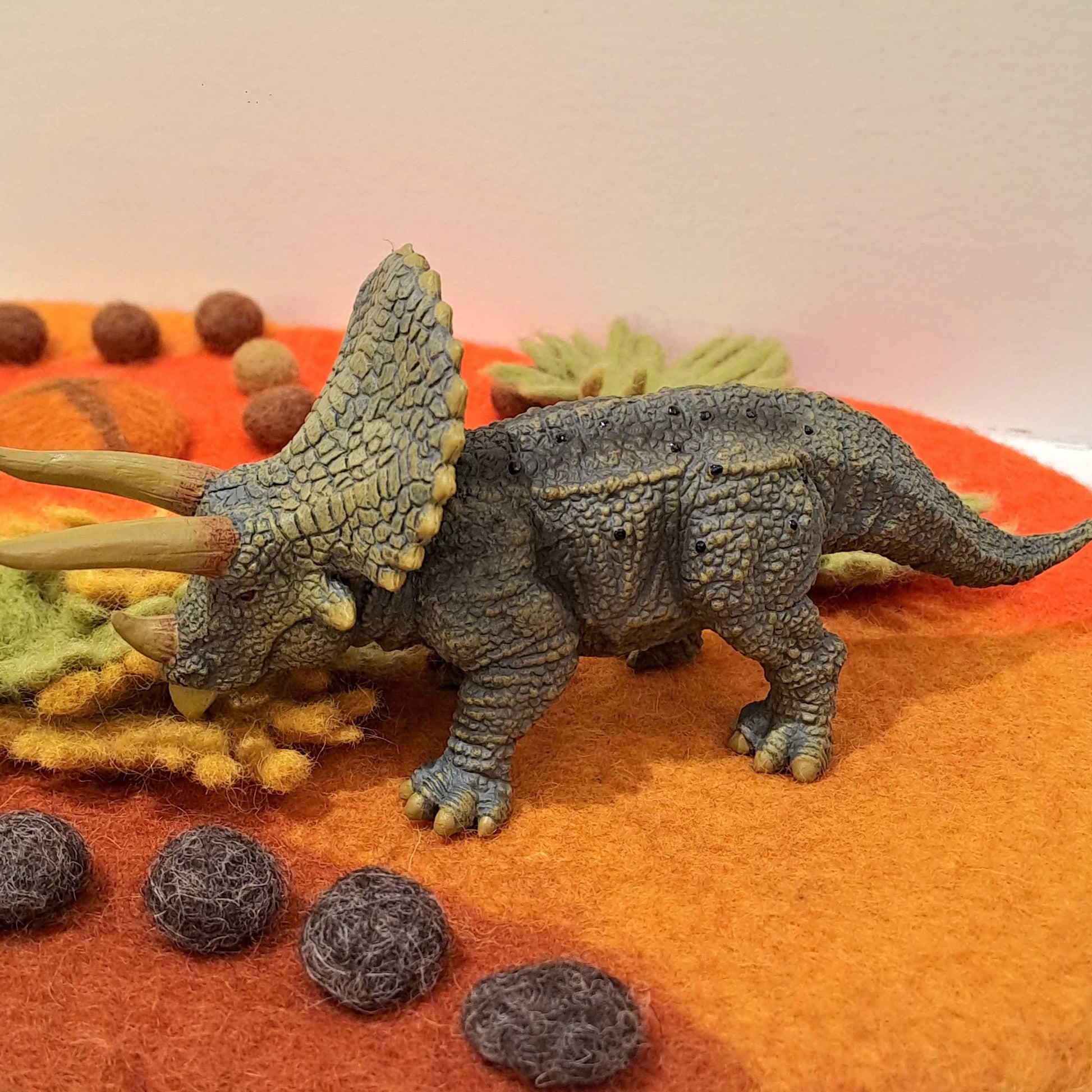Triceratops Figurine by CollectA Large Dinosaur & Prehistoric World Collection Animal Figurines Dinosaur and Dragon Theme 3yrs+