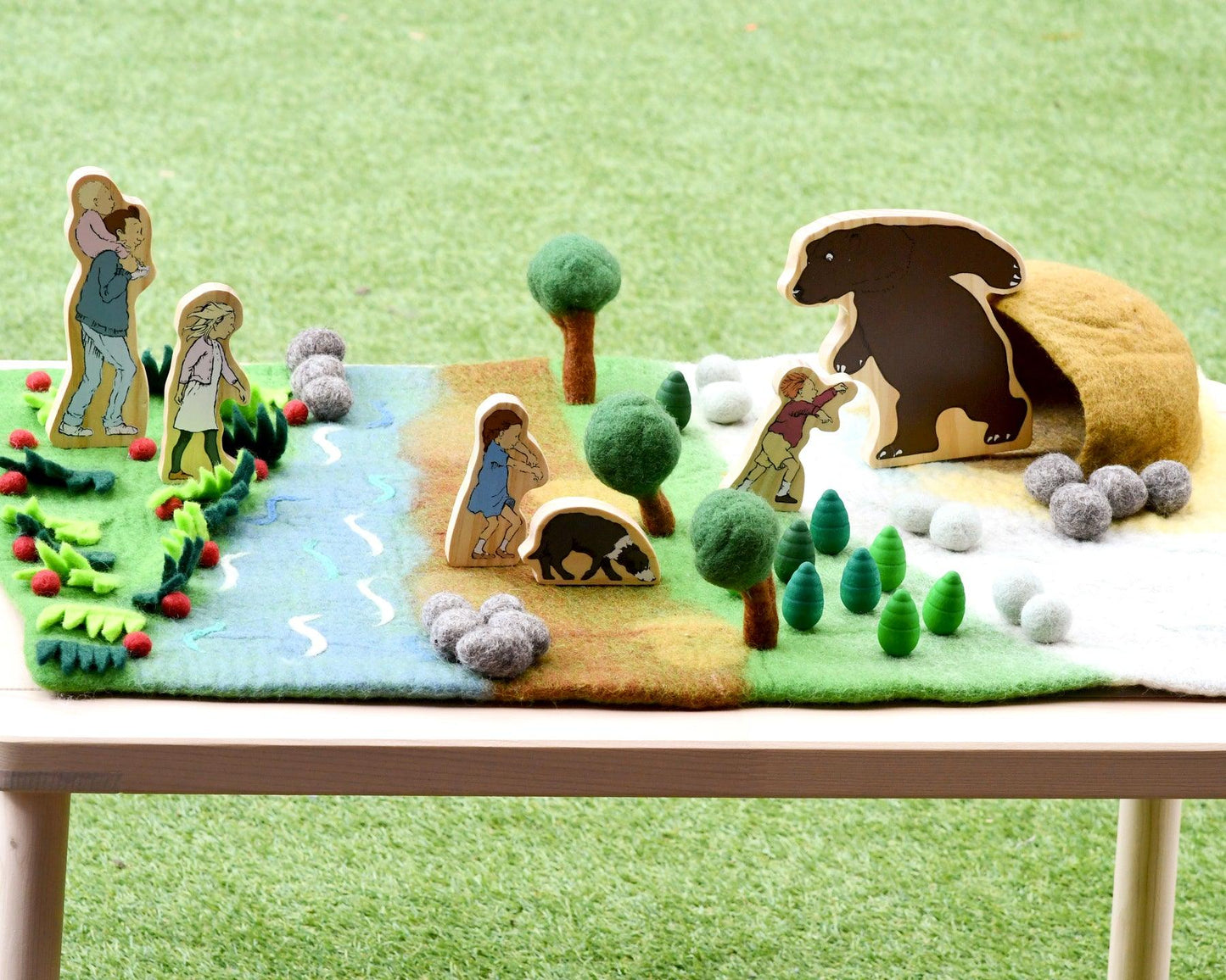 Tara Treasures Large Felt Bear Hunt Play Mat Playscape 80cm Pretend & Imaginative Best Seller Most Loved in Store 3yrs+